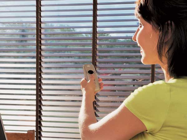 electric motorised venetian blinds